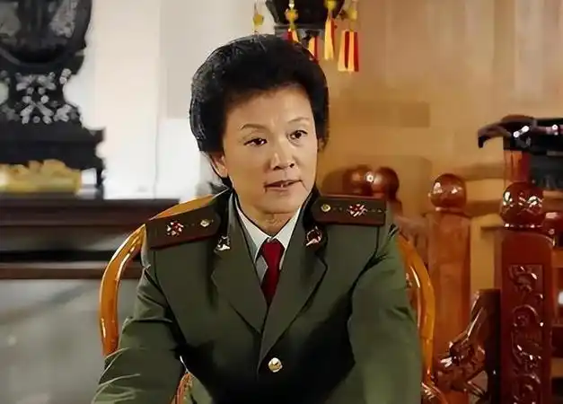 全程空洞眼,面无表情,33岁李一桐出手,带来教科书式女警演技