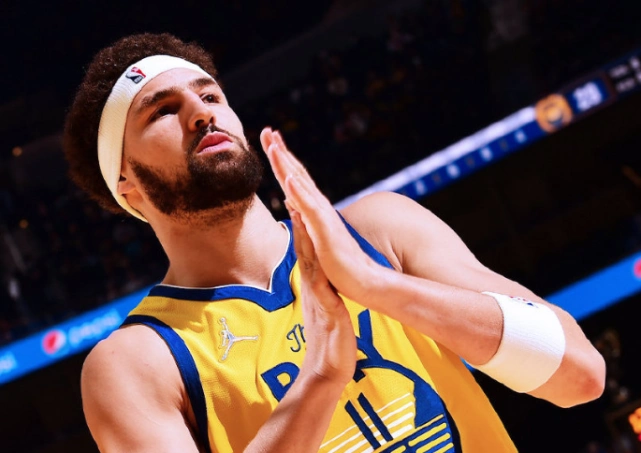 北京时间2月4日,"佛祖显灵"了,勇士神射手汤普森在登场的前10分钟