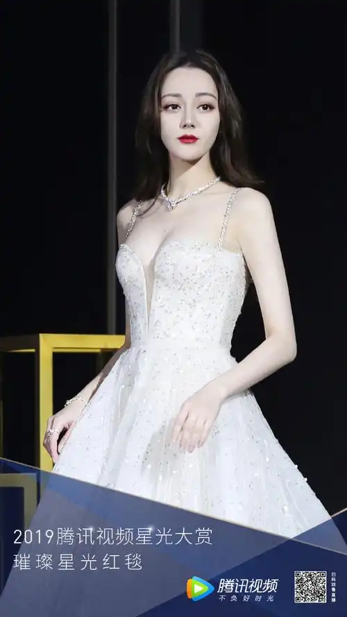 星光大赏##迪丽热巴纯白纱裙