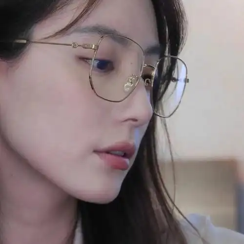 特别a的纯欲风女生头像~姐姐凶凶的眼神好杀我啊~ - 知乎