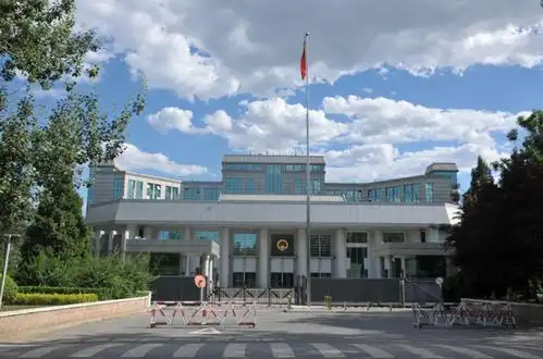 擅自加建铁门,拆!