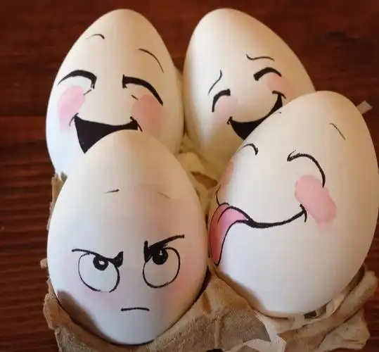 鸡蛋画画(在鸡蛋上画画,充满童趣,大人孩子都喜欢,diy创意手工)