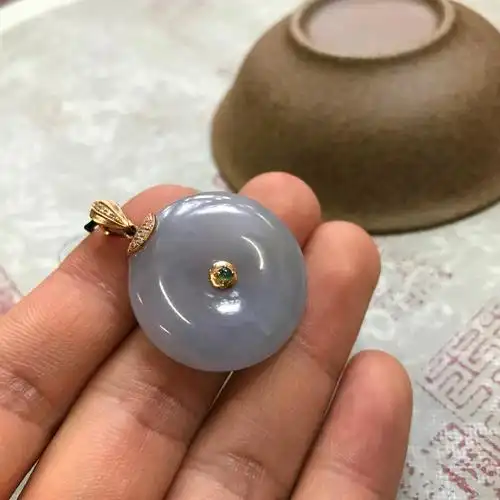 金扣镶春色平安扣