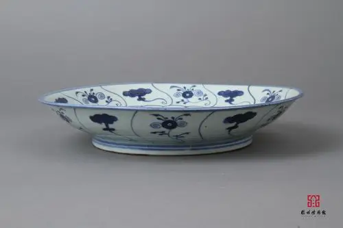 您当前所在的位置: >  > 陶瓷器 文物编号:00739 藏品名称:青花云纹