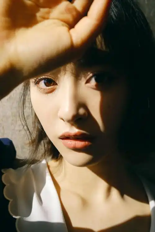 沈月短发齐刘海翻领连衣裙写真