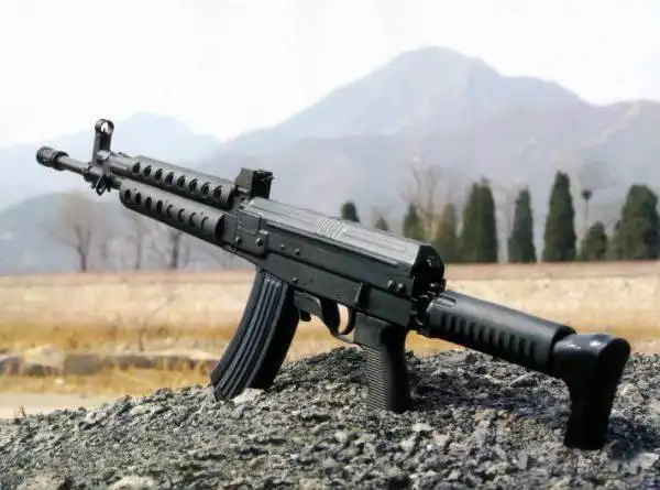 未正式装备军队的87式5.8毫米自动步枪|步枪|自动步枪|弹匣_新浪新闻