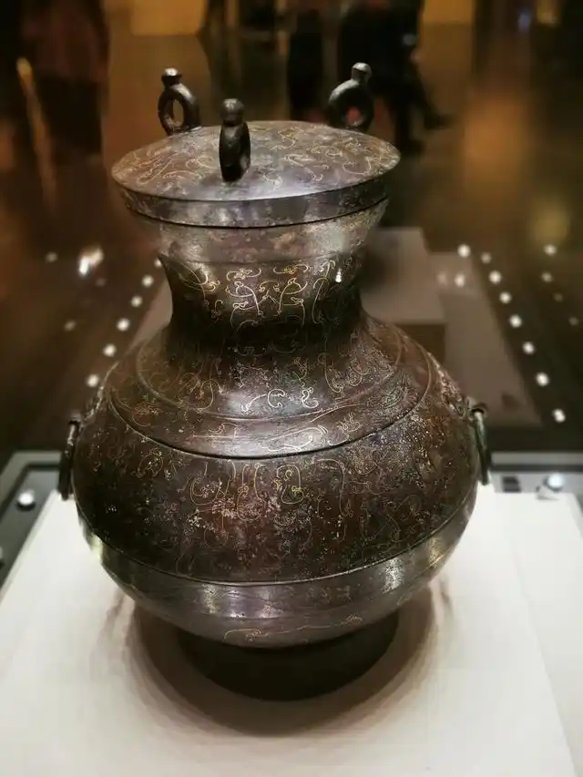 错金银鸟篆文青铜壶:汉代铜器的巅峰之作