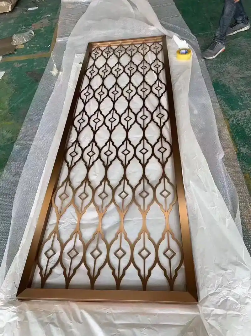 不锈钢玫瑰金镜面,喜欢的欢迎评论区留言#屏风隔断 #实景拍摄 - 抖音