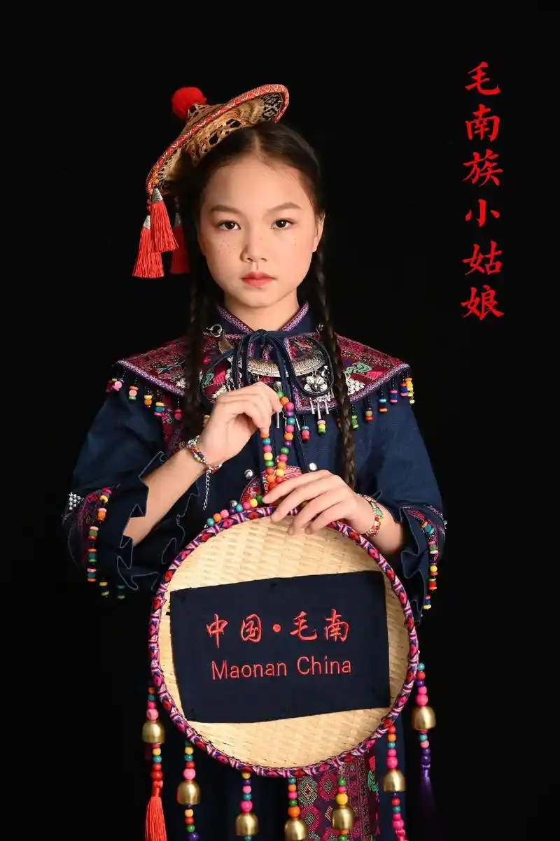 广西三月三～ 多彩毛南 世遗环江 毛南族小姑娘2023.