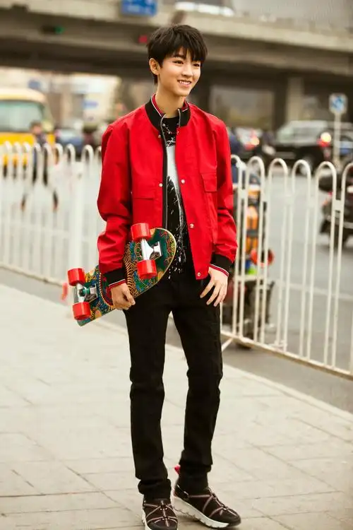 tfboys王俊凯全新街拍大片曝光 完美演绎"少年成长时"