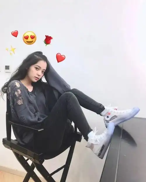 周雨彤最爱aj欧阳娜娜专宠匡威女明星都爱什么鞋