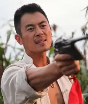 红高粱余占鳌是谁演的_余占鳌的扮演者