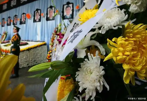 老人过世百天怎么祭奠