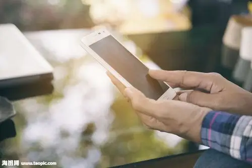 手里的手机图片素材(图片id:1329847)_-电脑数码-生活百科-图片素材