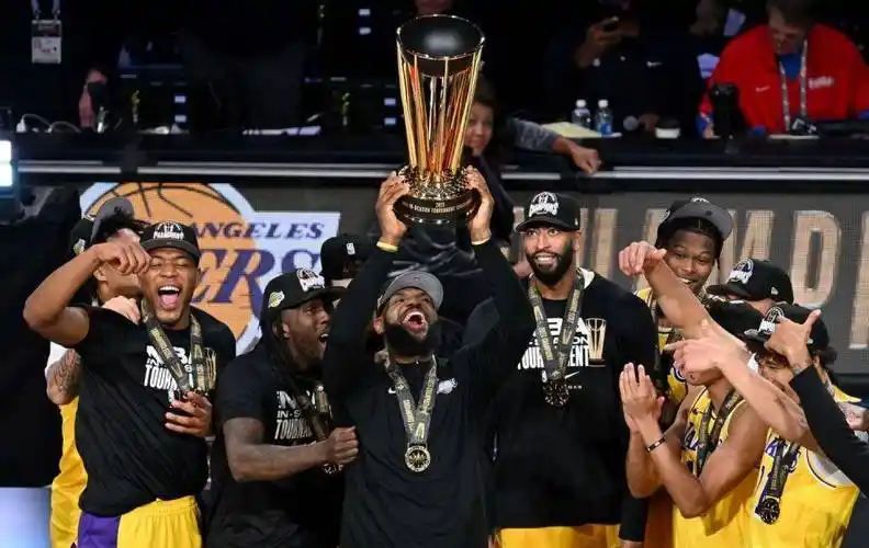 美媒公布最新夺冠概率:湖人遭看衰 勇士1.3%快船3.3% 榜首超39%