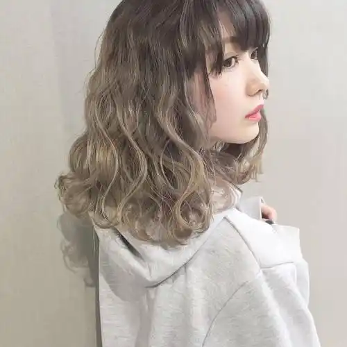 中长发大波浪卷