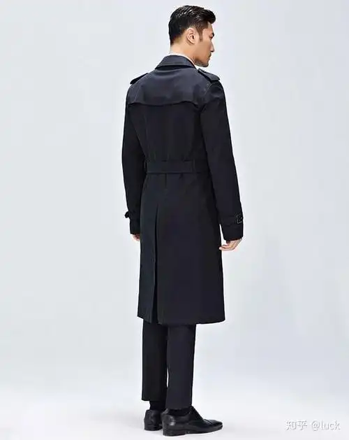下雨也能潇洒这件衣邦人定制防水风衣给你格调