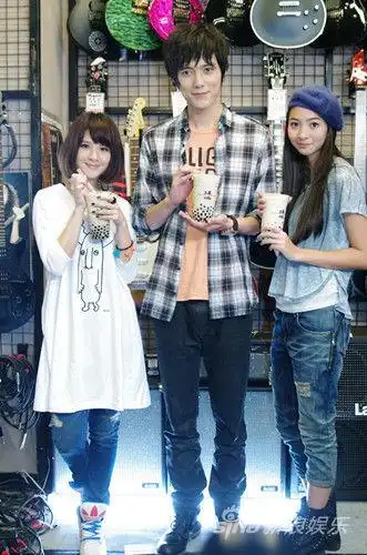 张超赴台拍mv遭吻戏郭静送嫁妆传授演技