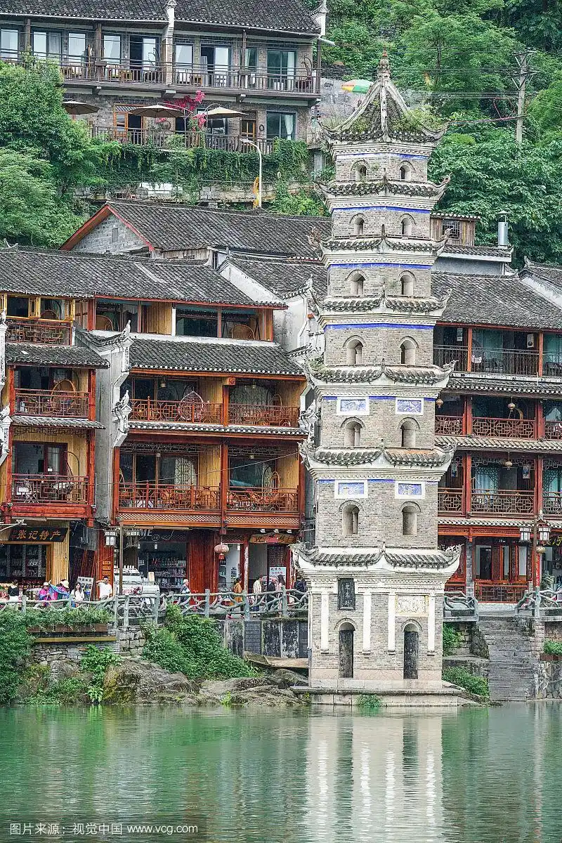 湖南湘西凤凰古城地标建筑景观——万名塔