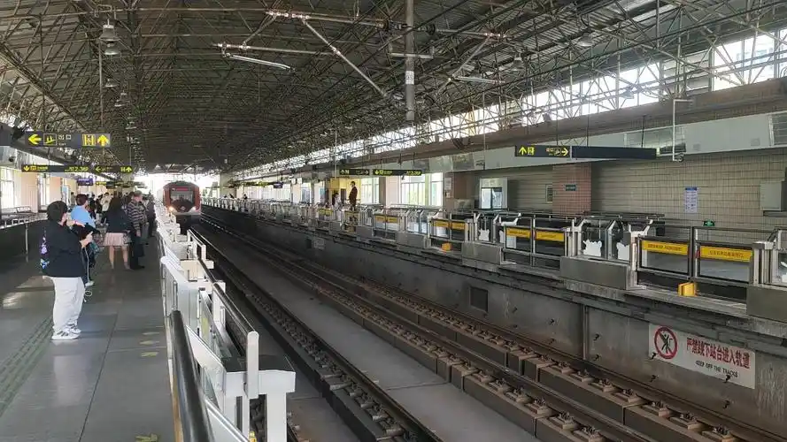 上海地铁〕三号线 313号 大柏树站进站