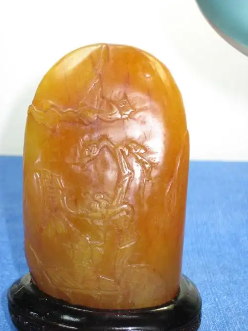 图解田黄石三大特征萝卜纹石皮及红筋红格