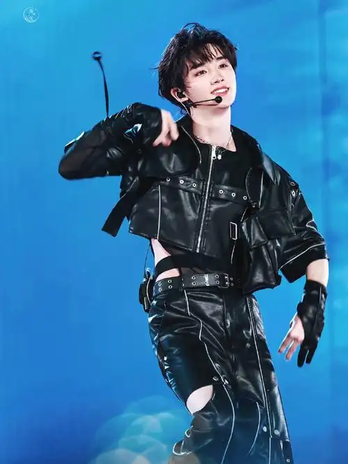 应答中心  去演唱会一定一定要带上发光物让丁程鑫知道你是为他而来