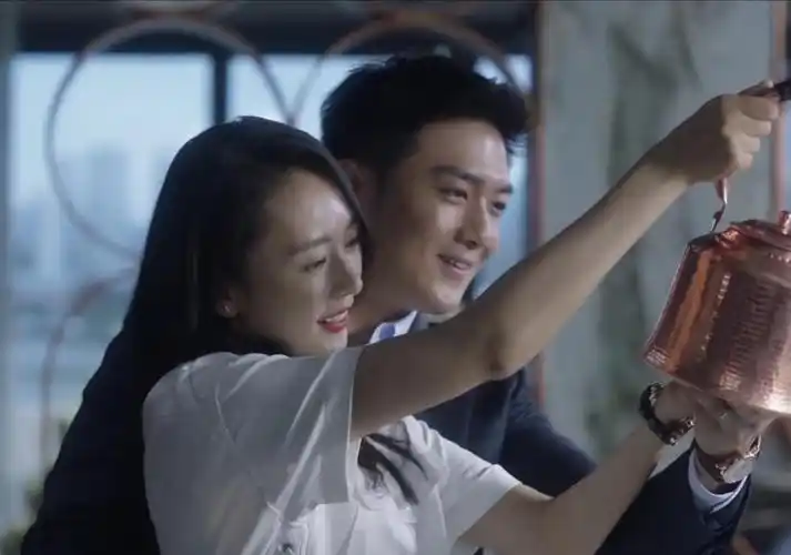 首先说许幻山,最大的优点是长的帅脾气好,而且很听妻子的话.