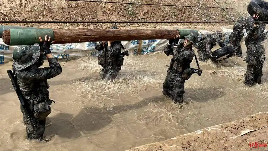 燃近距离观看中国特种兵训练红星新闻记者带你进军营体验