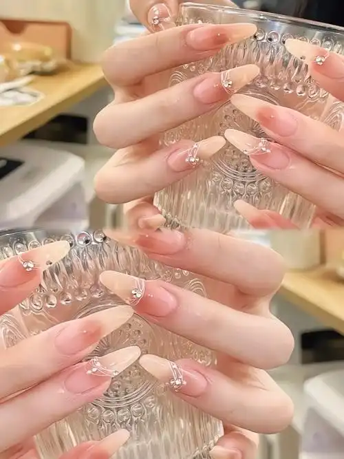 长款裸色美甲来啦!美甲的尽头是裸色,真的太好看啦!显白又高级 - 抖音