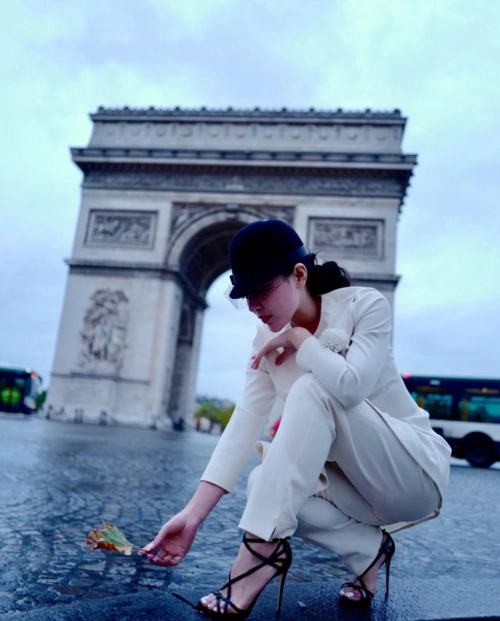 20届国际联合国小姐全民总冠军骆美辰与众时尚名流齐聚巴黎