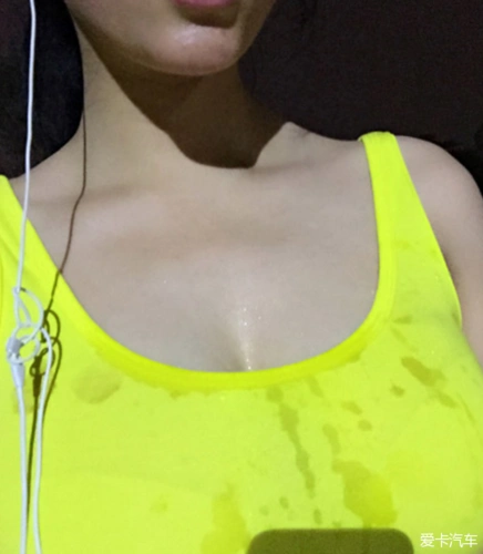 > 外围女程一蜜跑步出汗图.