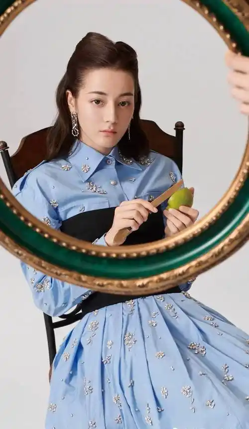 当27岁迪丽热巴穿上韩版校服,扎双马尾甜笑时,美回少女时期_造型_文艺