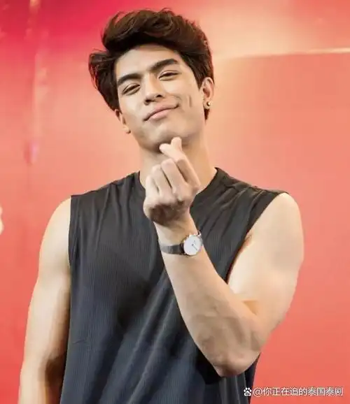 泰剧绝命玩家男神josswayar健身狂人完美身材堪称雕塑