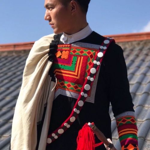 彝族服饰大凉山民族风服装演出装特色花纹手工外套男女上衣服