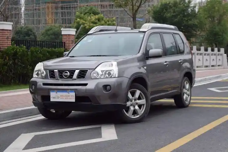 【嘉兴】2008年11月 日产 奇骏 2.5l cvt旗舰版 灰色 自动档