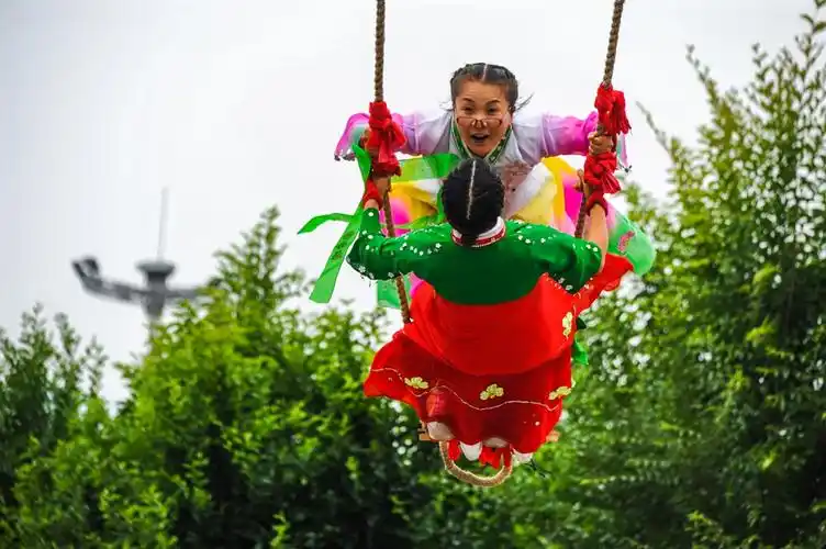 朝鲜族打秋千(长白民俗)