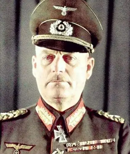 退出现役的希特勒1941年后为何喜欢穿军装他给自己任命了新职务