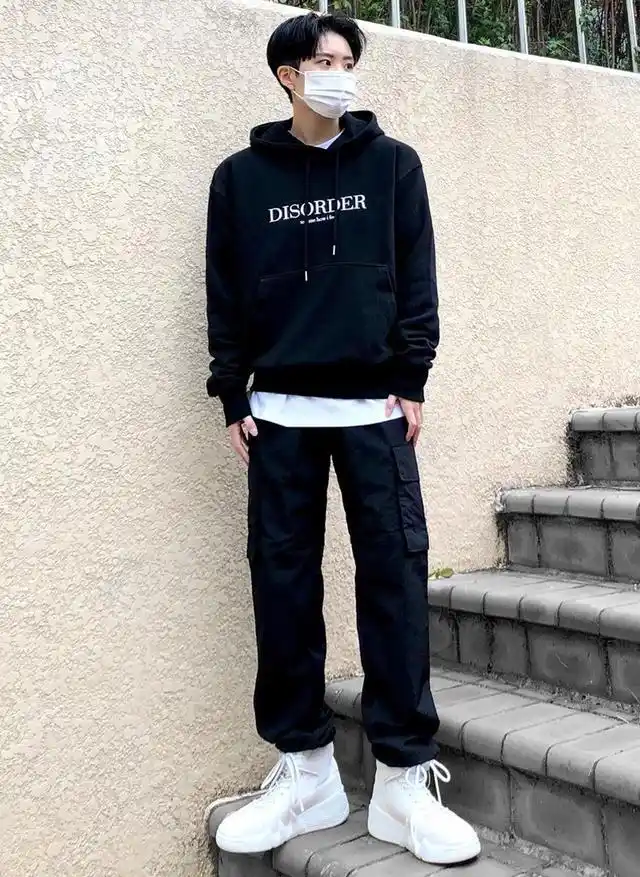 男生秋天休闲娱乐穿搭试试这4套潮男搭配时髦又帅气