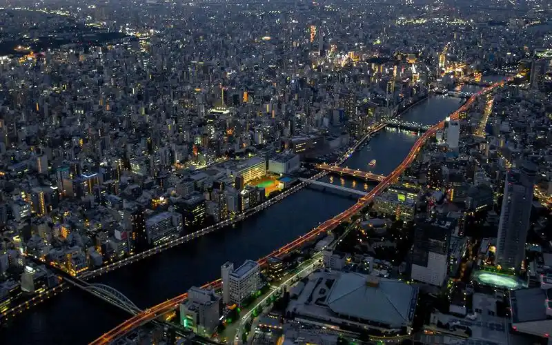 航拍东京城市隅田川附近城市建筑