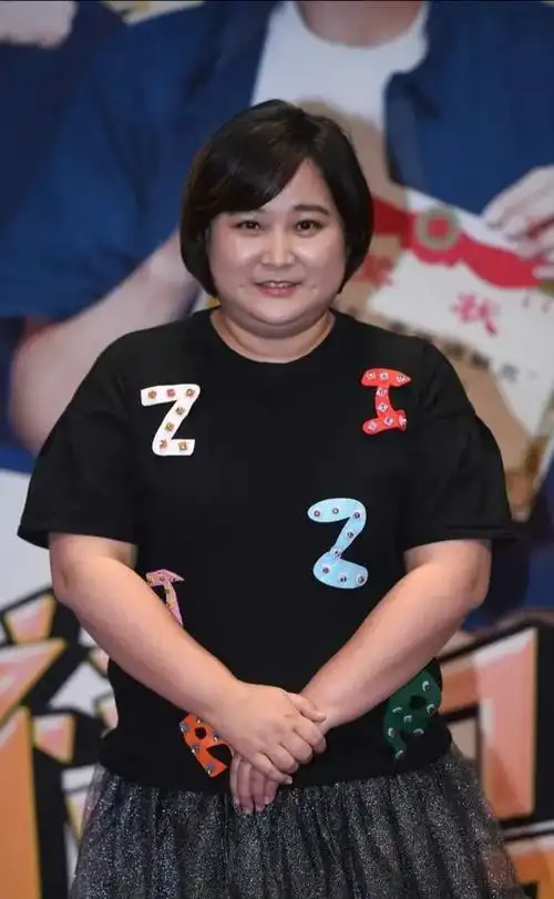 贾玲演技无可挑剔脸虽圆看着富态总比过度美颜脸自然啊