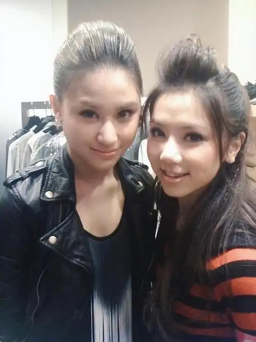 窦骁何超莲大婚闺蜜邓紫棋回忆往昔遥送祝福遗憾未能担任伴娘