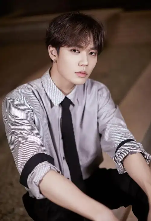 简介:林彦俊前卫洒脱写真图片,分享一组林彦俊图片给大家,图中的明星