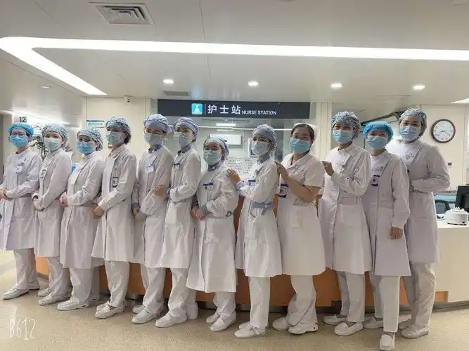 第一天来科室和老师们拍下美美的集体照