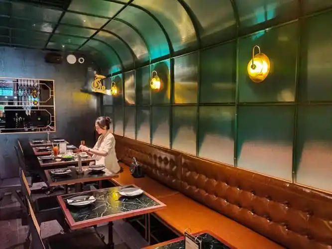 打卡南洋风餐厅喜欢这家小店的吧台