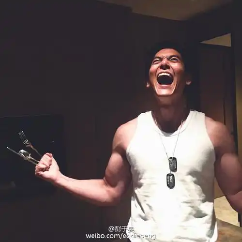 舔屏!彭于晏手拿刀大秀健硕胸肌- 娱乐八卦_赢家娱乐