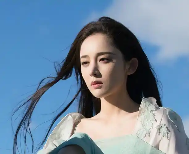 梅开三度古力娜扎一身红衣cos攻城掠地貂蝉这就是董卓的快乐