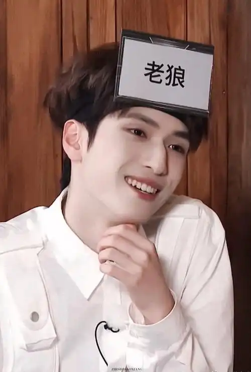 搞笑死了啊,板子都被敲碎了#严浩翔先敲黄景瑜后敲黄晓明