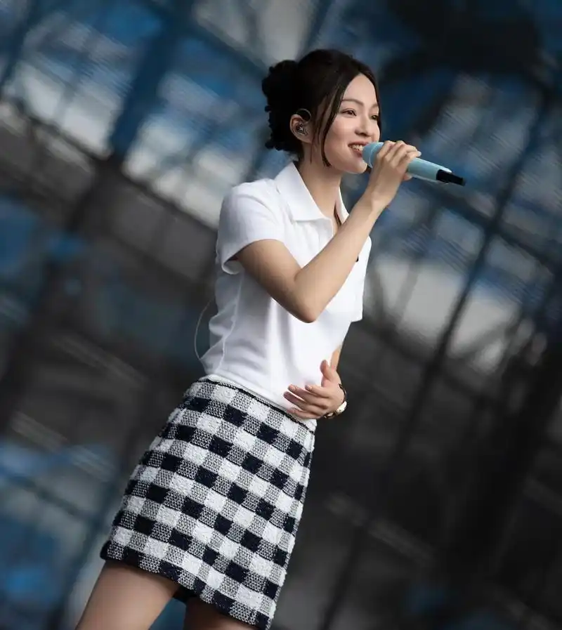 张韶涵晒演唱会彩排照片.