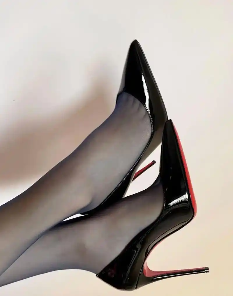 高跟鞋踩在地面发出的声音在我听来是天籁,是一首小 - 抖音