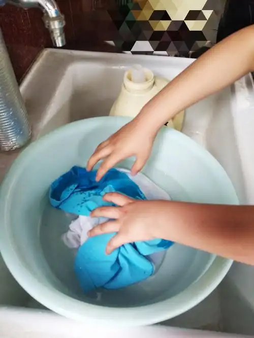 二年级1班张峻熙暑期作业 洗衣服